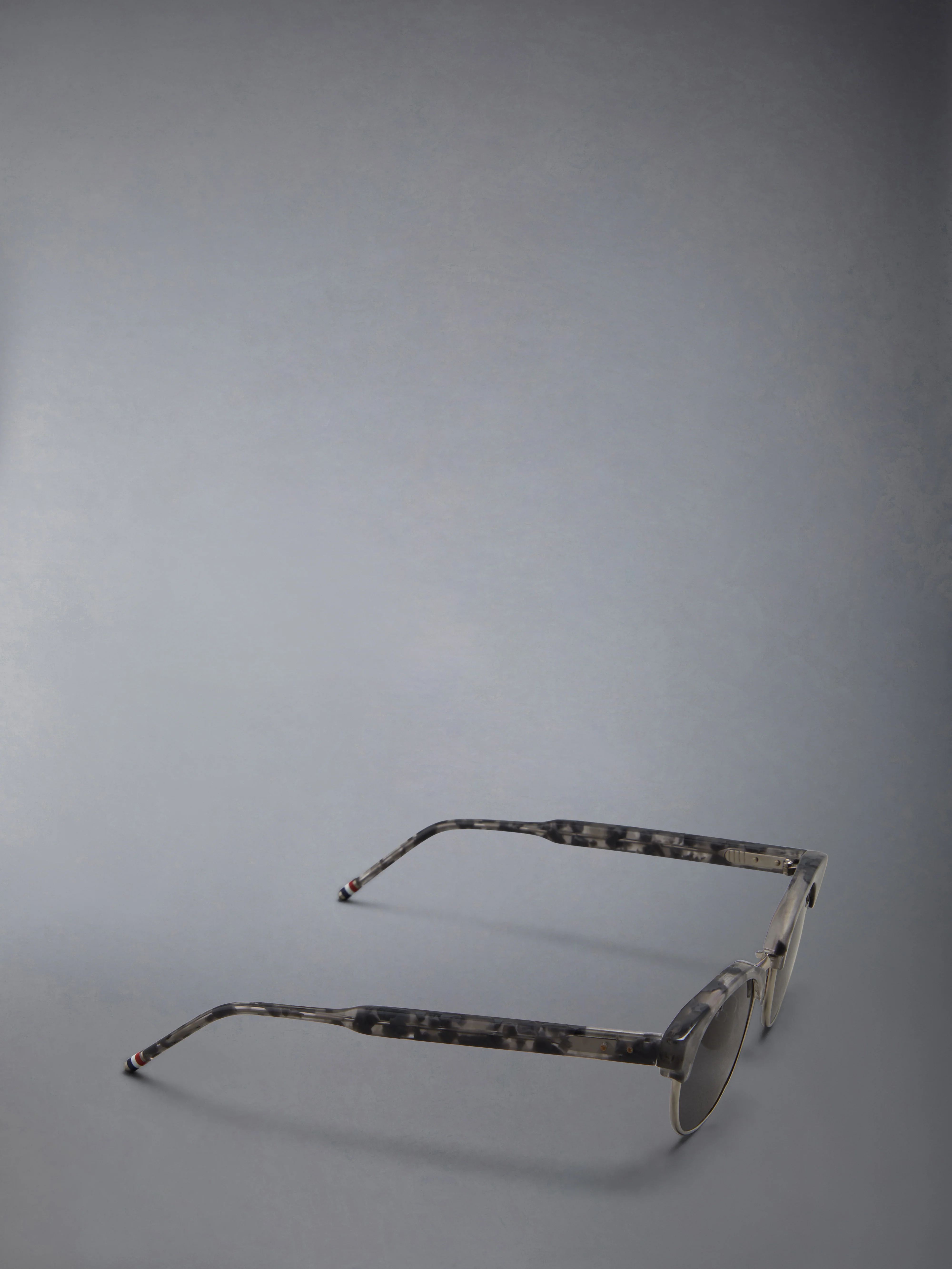 ACETATE AND TITANIUM OVAL SUNGLASSES - Image 6