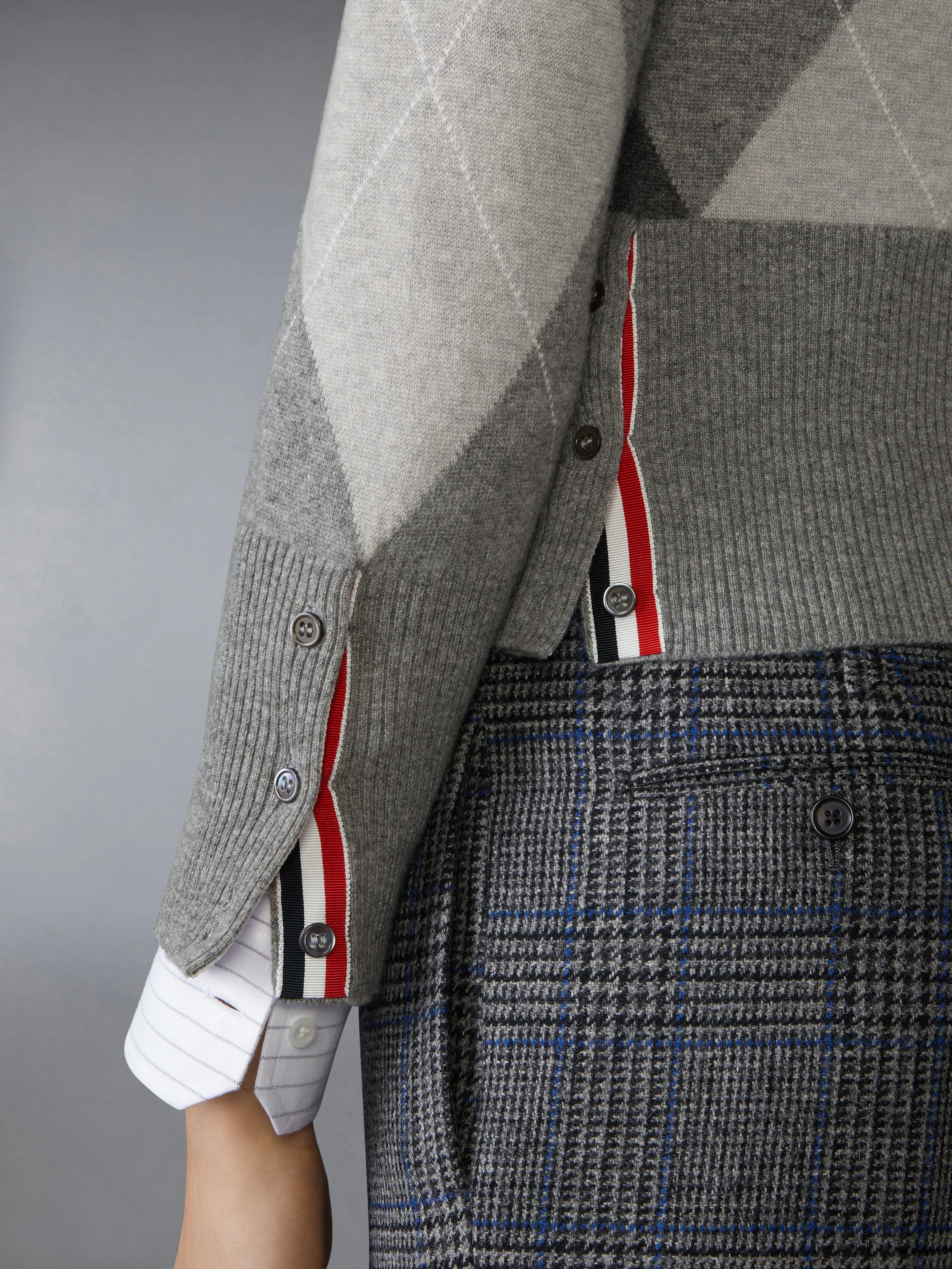 ARGYLE INTARSIA CASHMERE V NECK CARDIGAN - Image 4