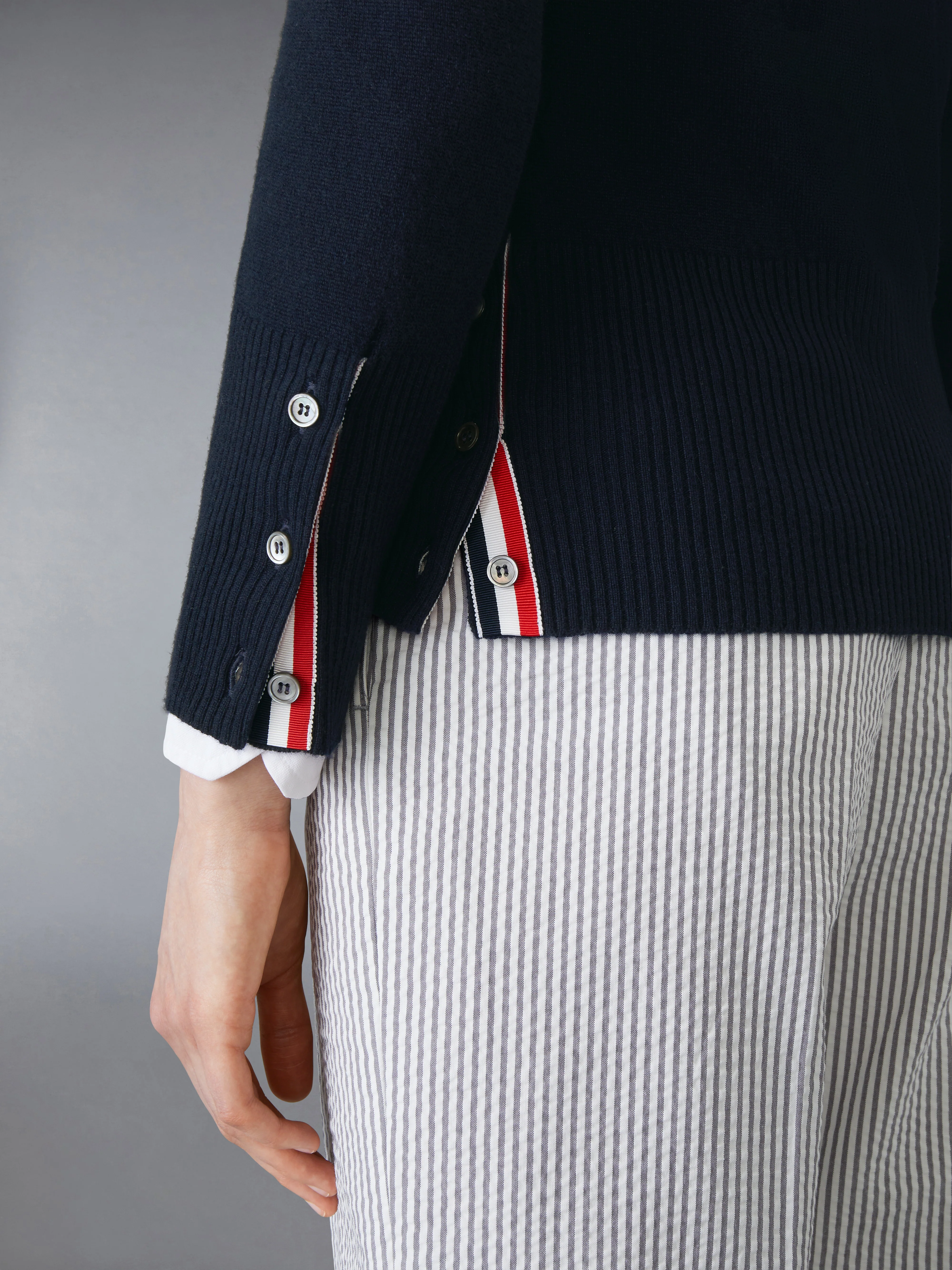 CLASSIC CASHMERE 4-BAR V-NECK CARDIGAN - Image 4