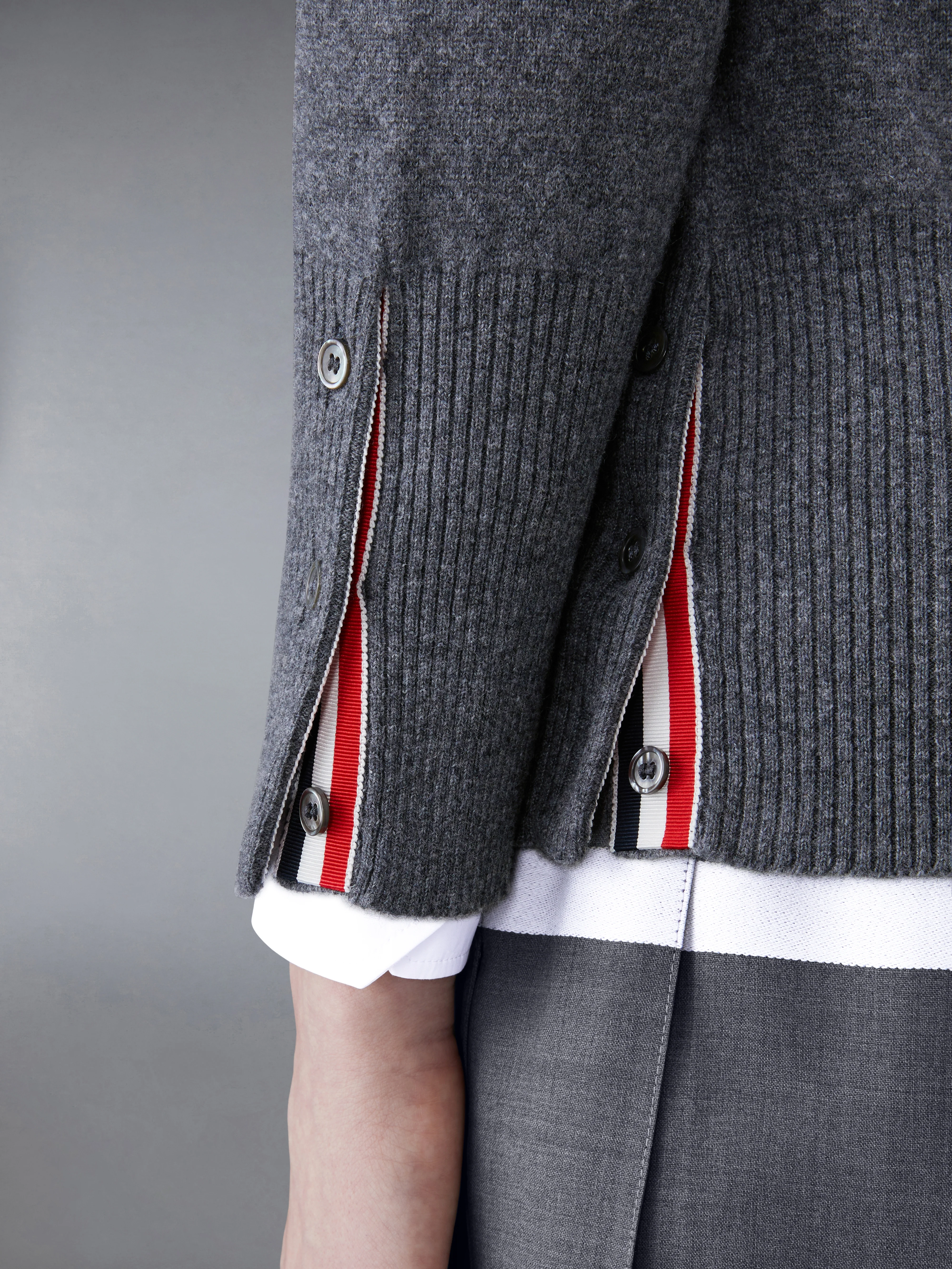 CLASSIC CASHMERE 4-BAR V-NECK CARDIGAN - Image 5