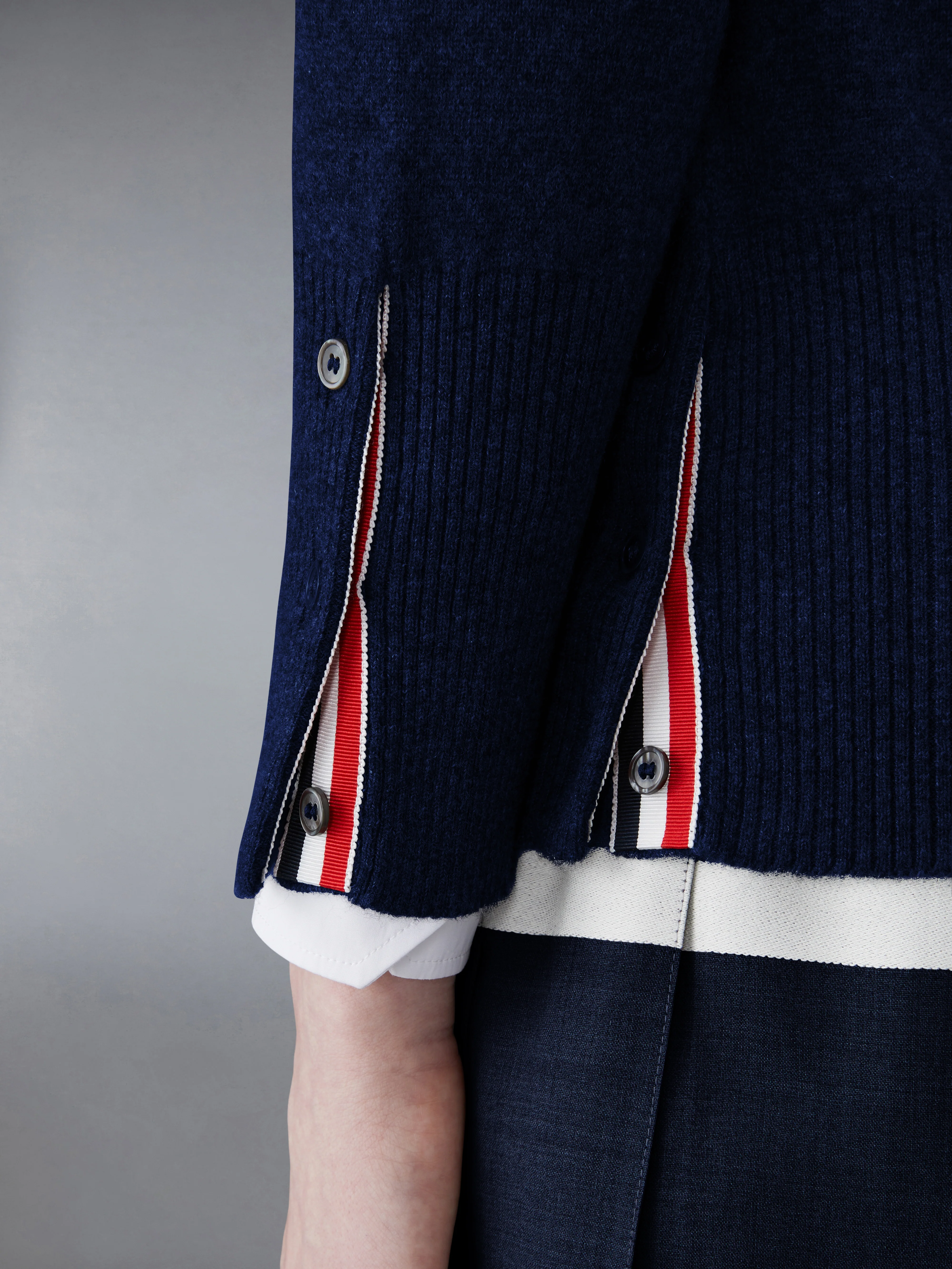 CLASSIC CASHMERE 4-BAR V-NECK CARDIGAN - Image 5