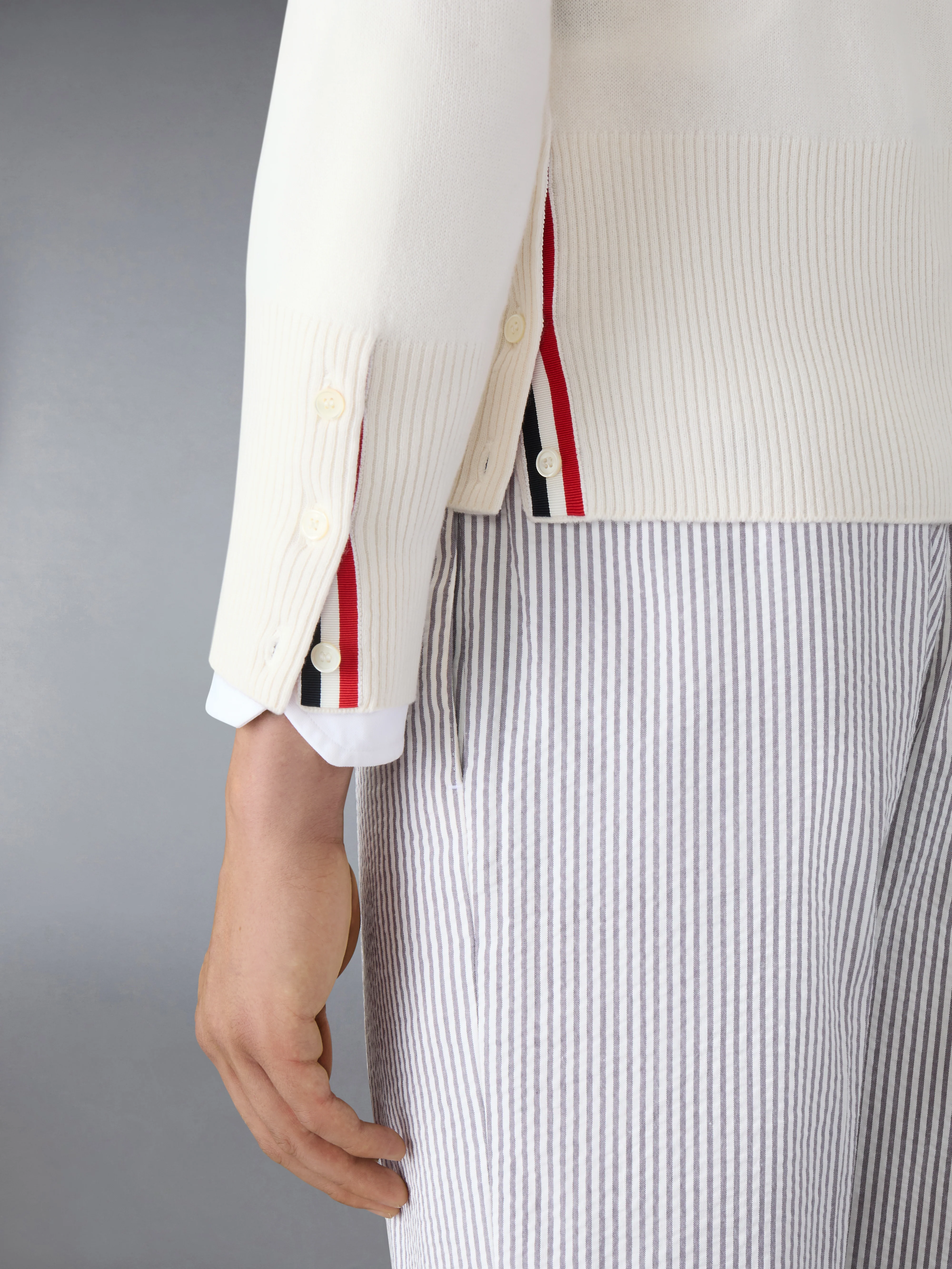 CLASSIC CASHMERE 4-BAR V-NECK CARDIGAN - Image 4