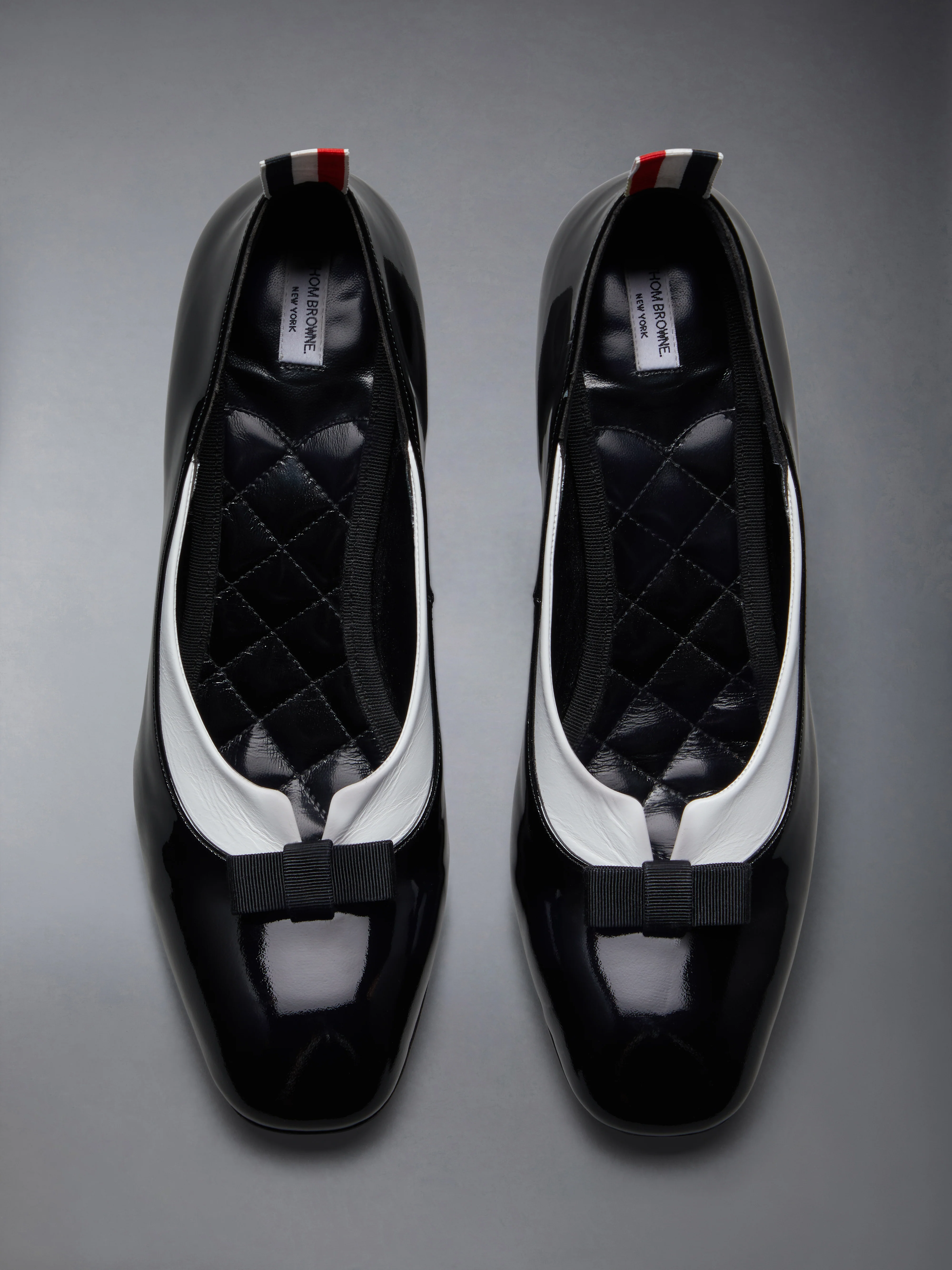 PATENT VITELLINO BOW & COLLAR COURT SHOES 90MM - Image 5