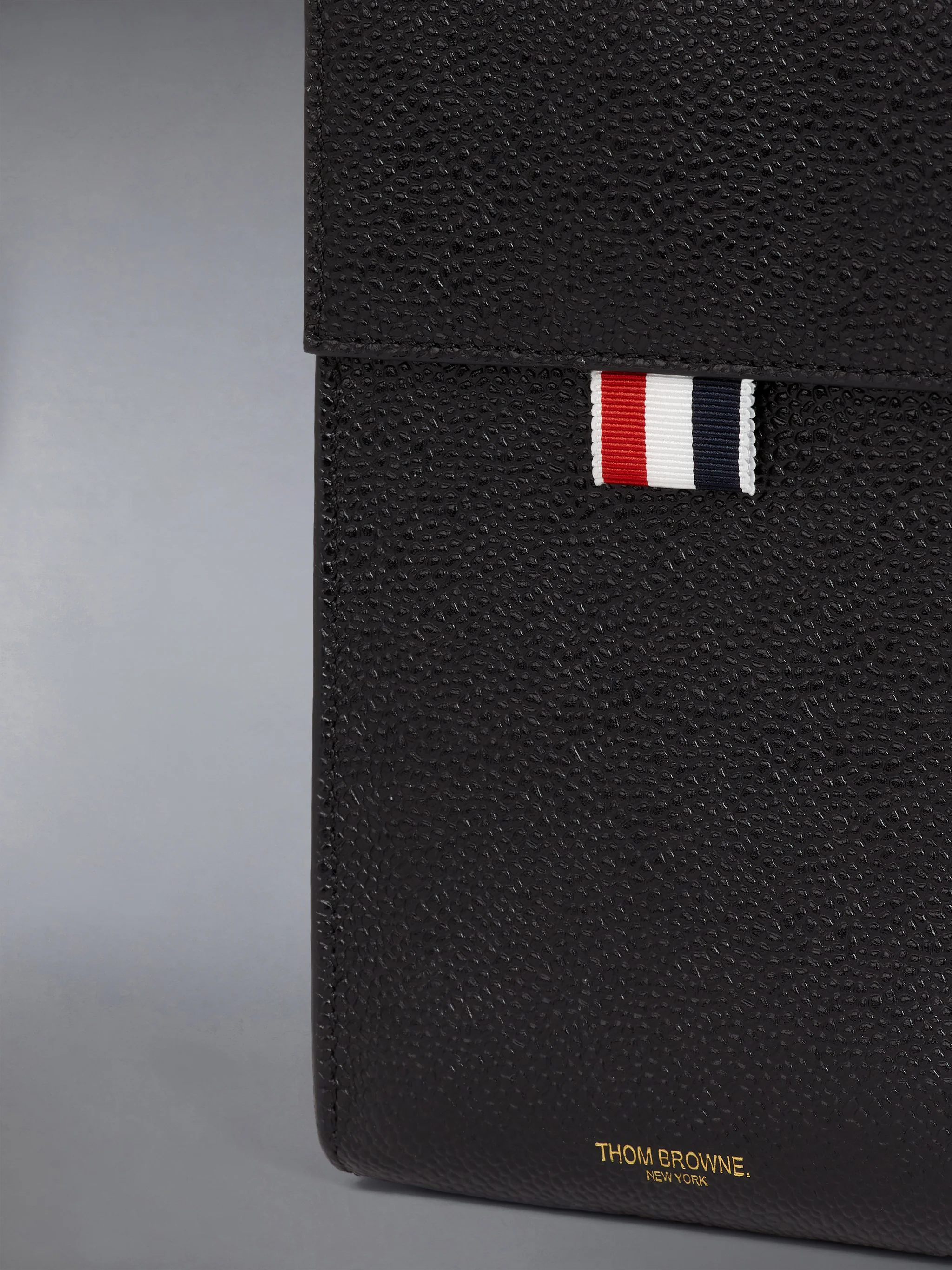 PEBBLE GRAIN CROSSBODY PHONE HOLDER - Image 2