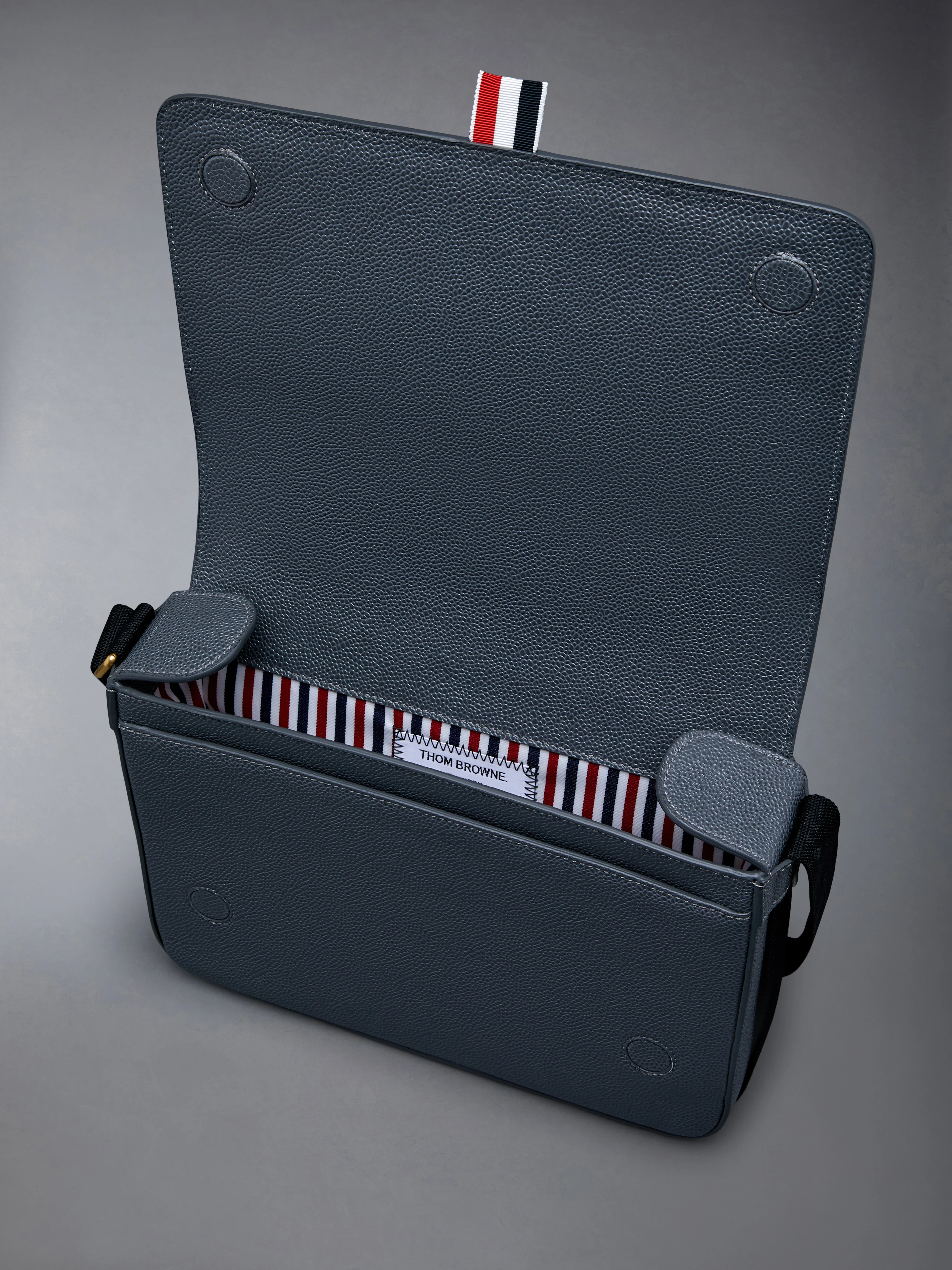 PEBBLE GRAIN REPORTER BAG - Image 5