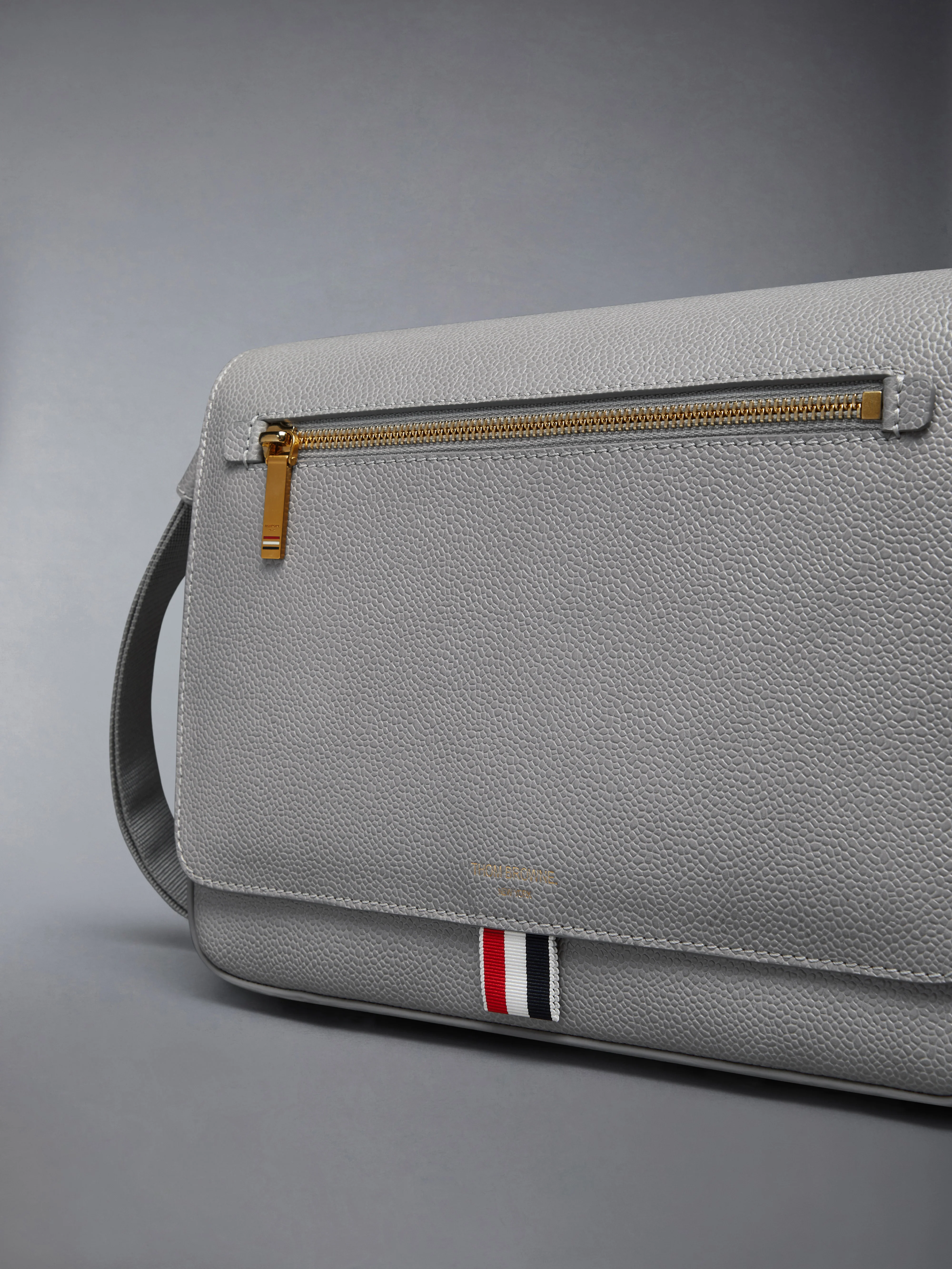 PEBBLE GRAIN REPORTER BAG - Image 6