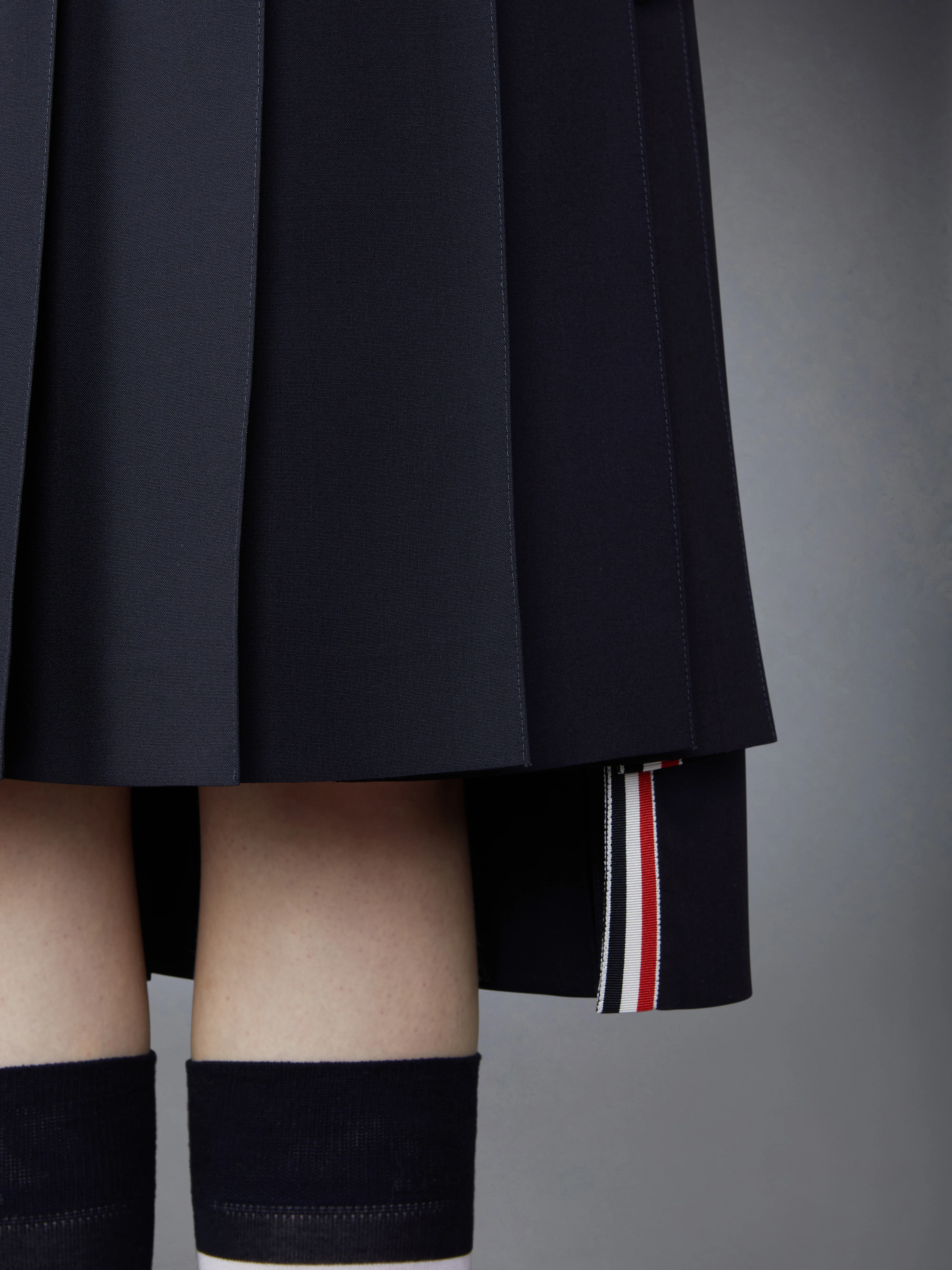PLAIN WEAVE 4-BAR PLEATED SKIRT - Image 5