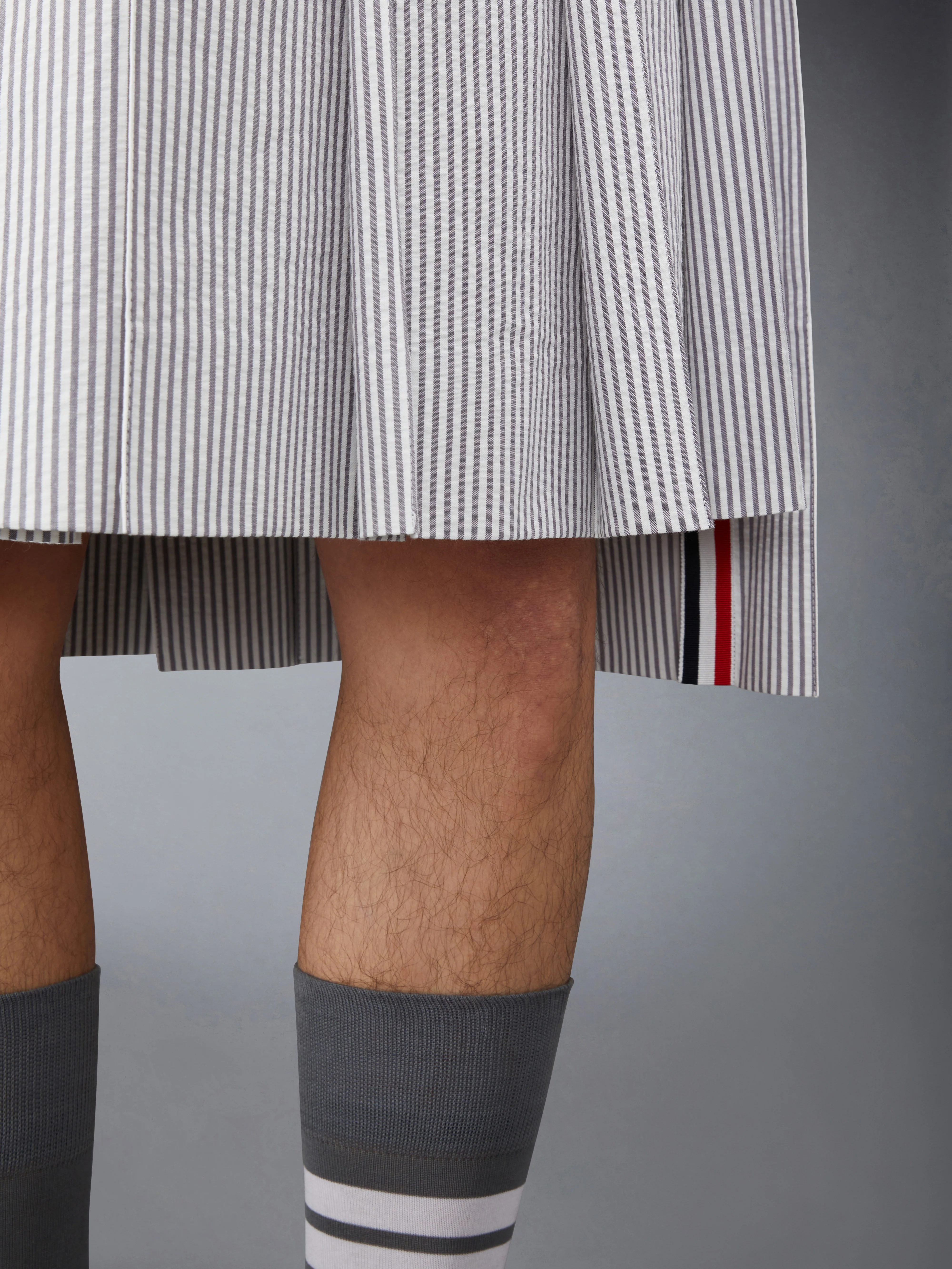 SEERSUCKER BACKSTRAP PLEATED SKIRT - Image 5