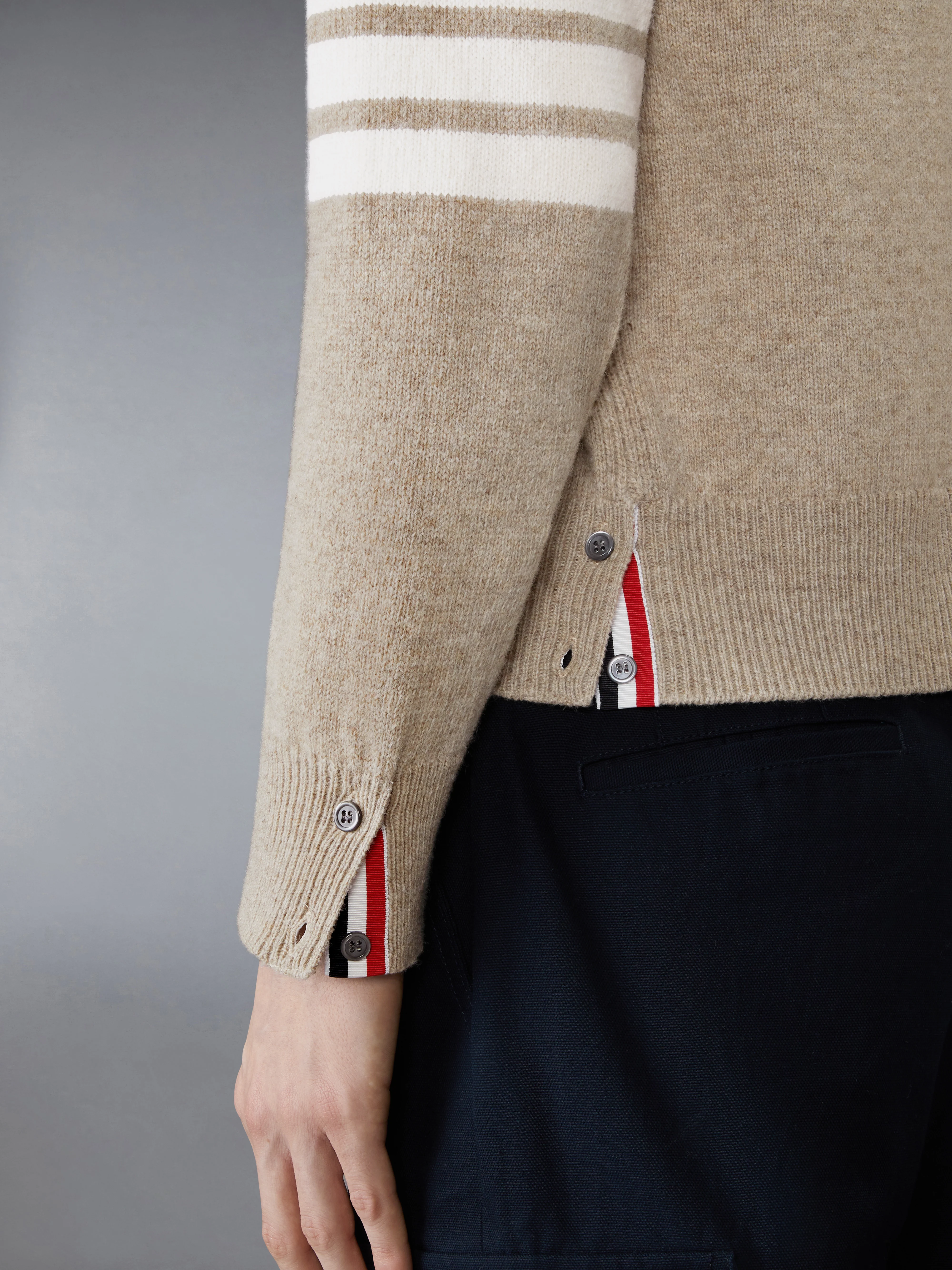 SHETLAND WOOL 4-BAR RELAXED FIT V NECK CARDIGAN - Image 4