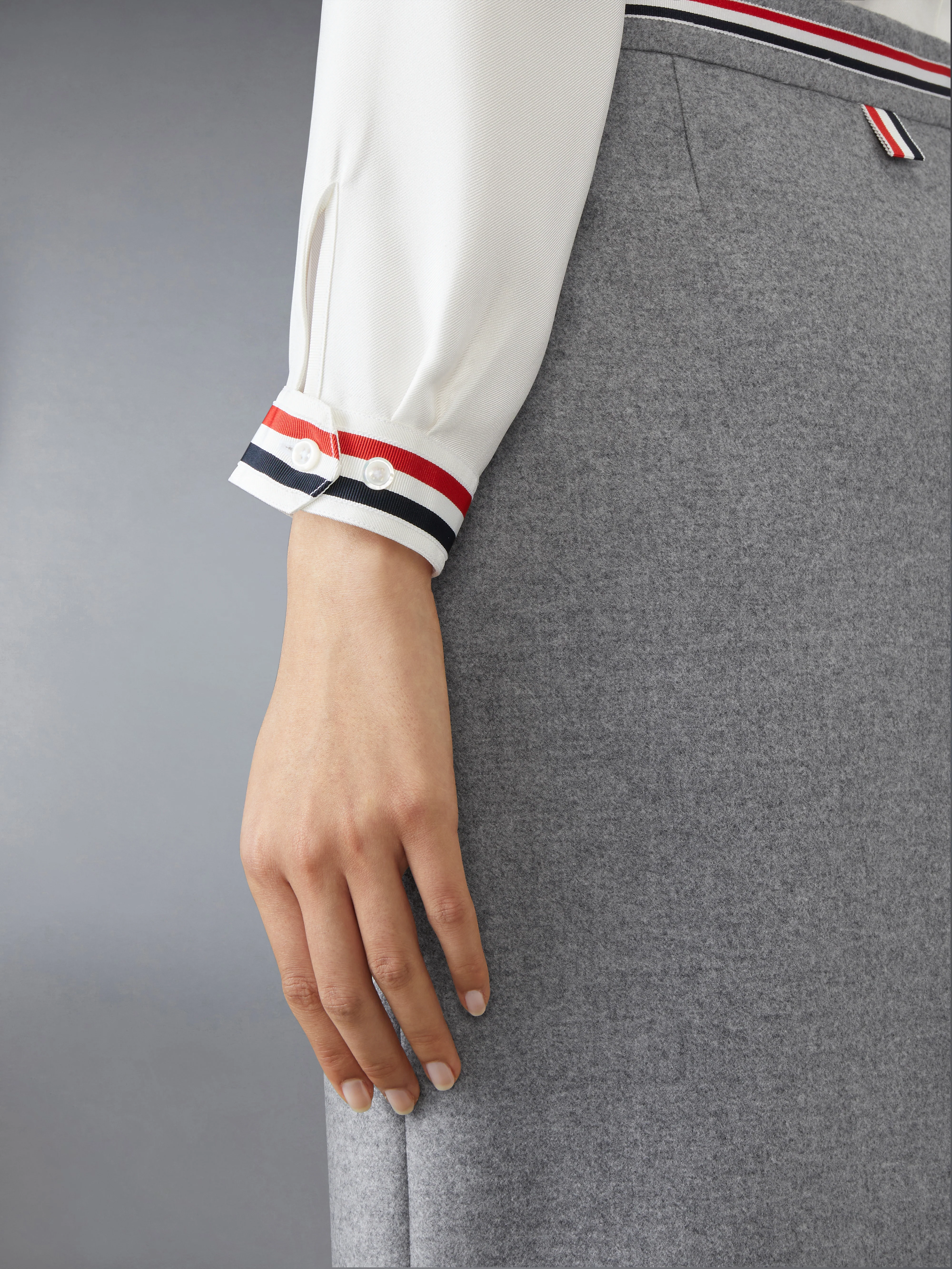 SILK TWILL BOW COLLAR BLOUSE - Image 5