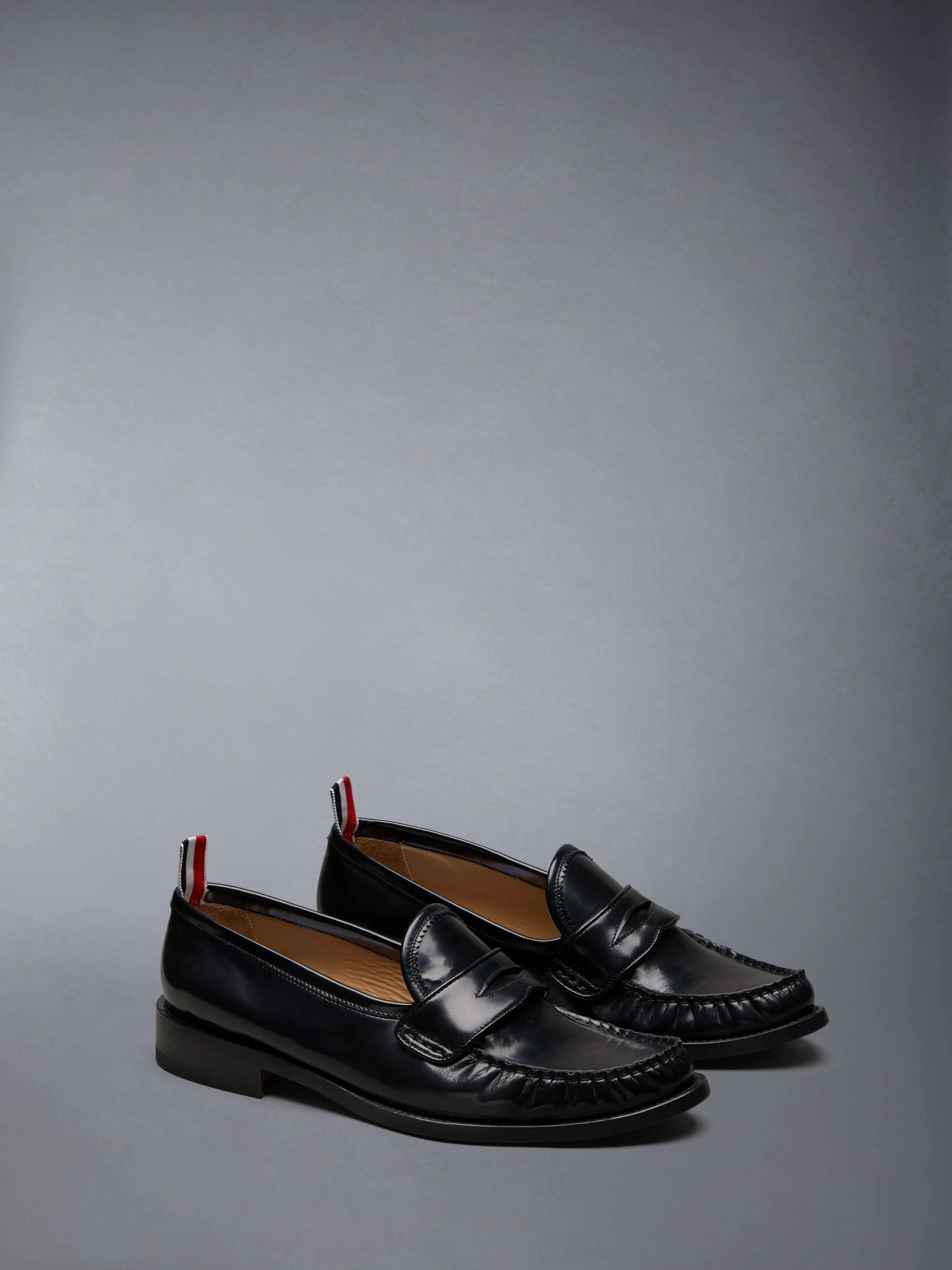 SOFT SPAZZOLATO LEATHER SOLE PLEATED VARSITY LOAFER - Image 2