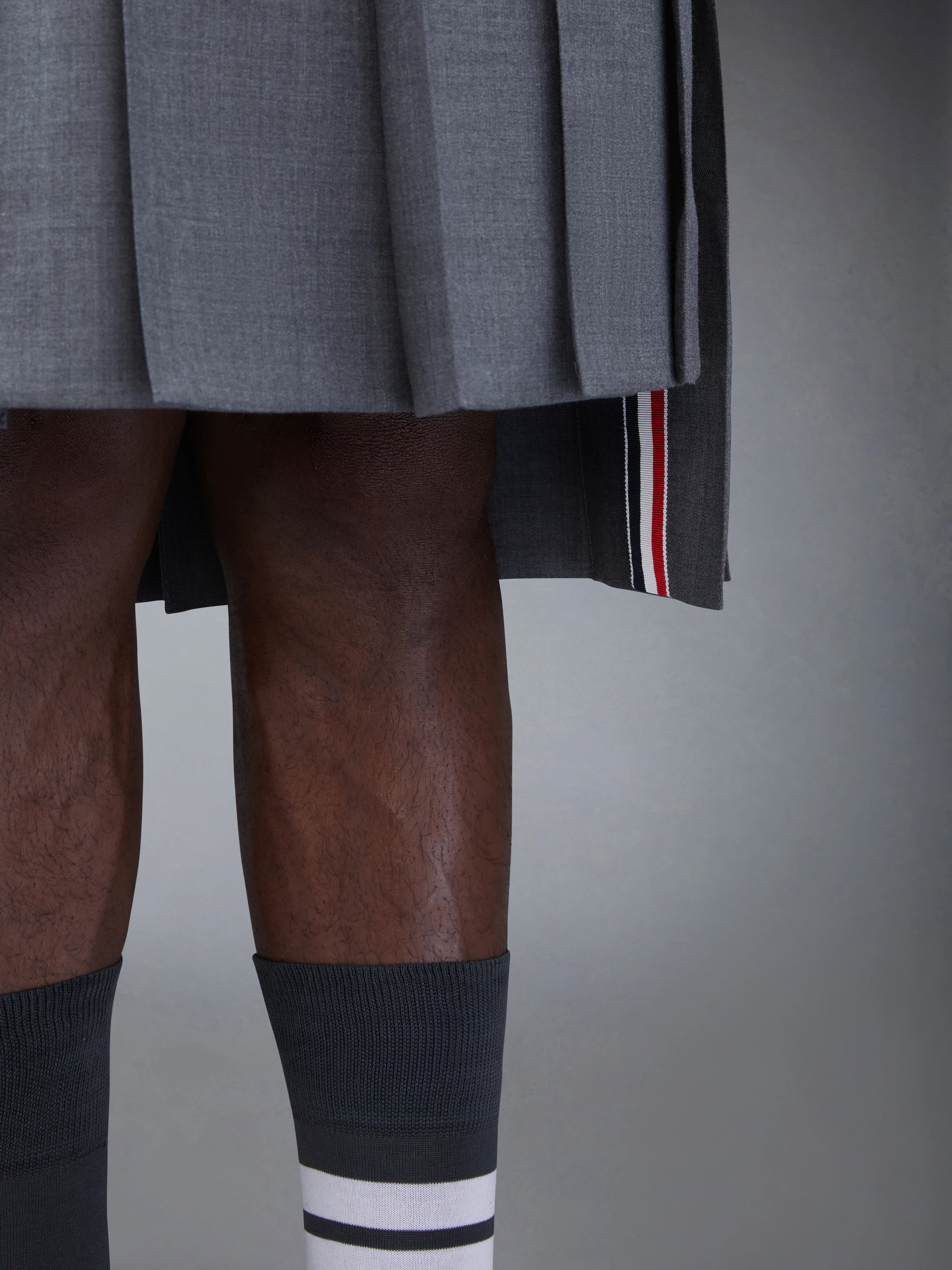 SUPER 120’S TWILL BACKSTRAP PLEATED SKIRT - Image 5