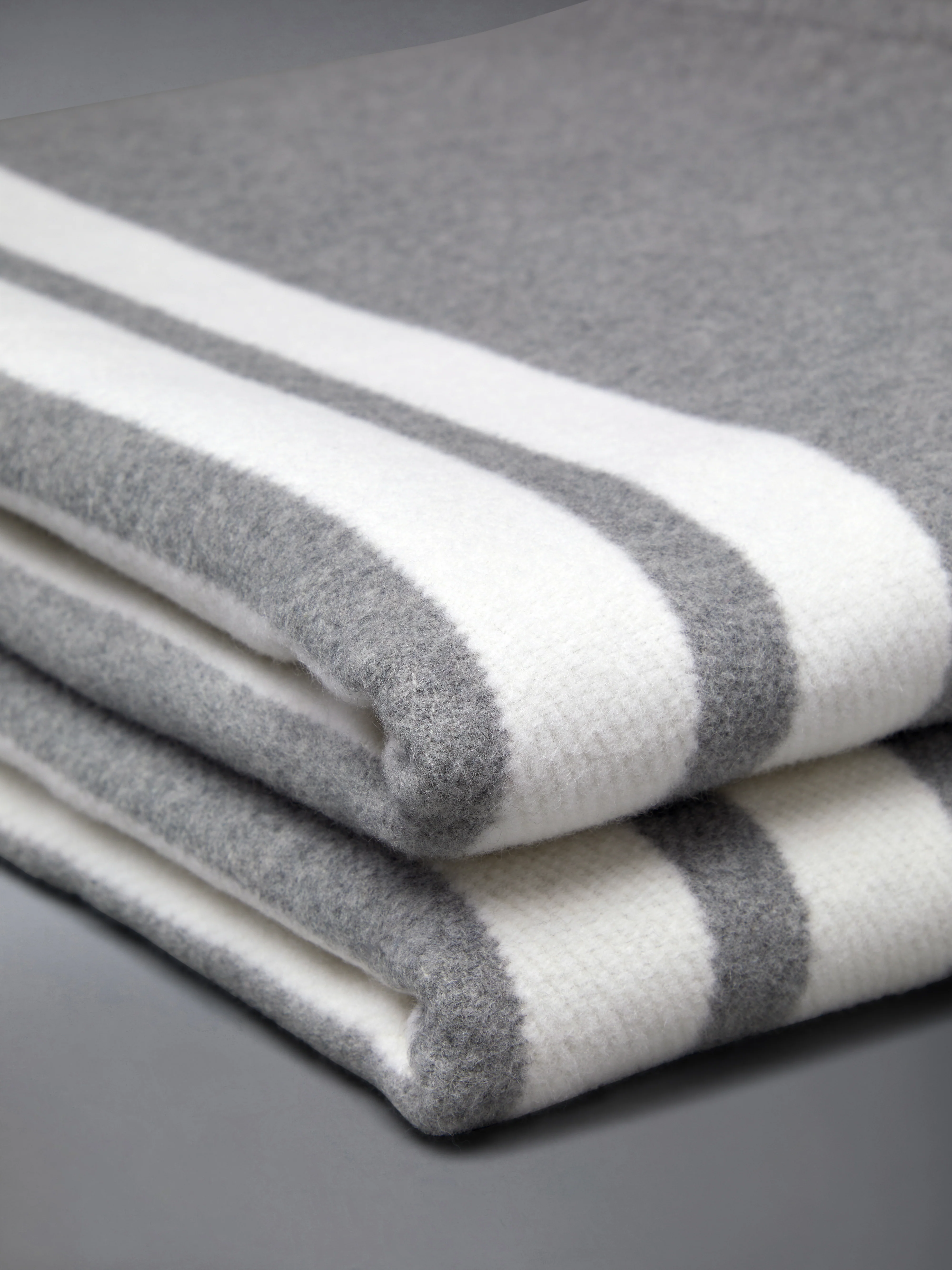 WOOL CASHMERE 4-BAR FRETTE THROW - Image 3